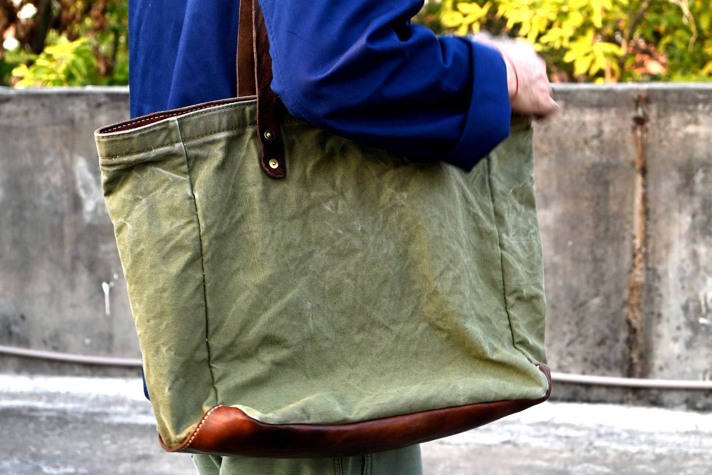 Iron Canvas Classic Tote Bag GMTO